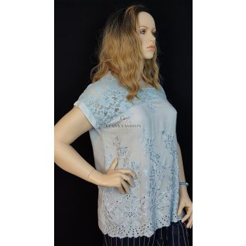 Elegáns világoskék csipkés molett felső 