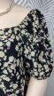 Nőies, kifinomult fekete alapon virágmintás puffos ujjú molett tunika 