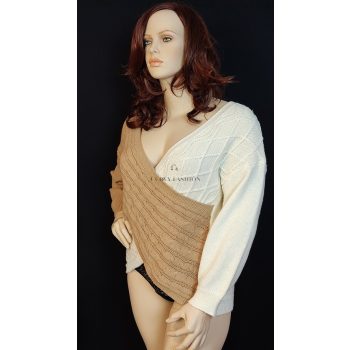 Nőies átlapolós krém-bézs színű plus size pulóver 