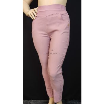 Púderrózsaszín zsebes női nadrág nagyobb méretben 