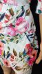 Virágmintás aszimmetrikus vállú ruha 