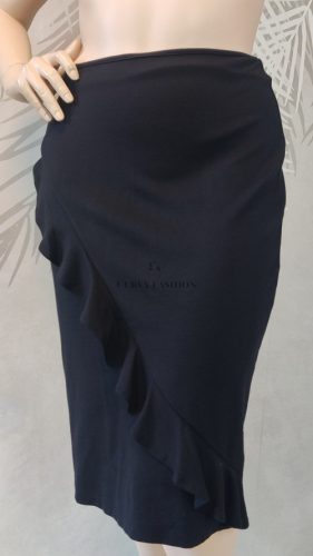 Fekete, térdig érő női szoknya 46-os méretben, elegáns fodros részlettel az oldalán, M&S márkájú – Curvy Fashion kollekció. 