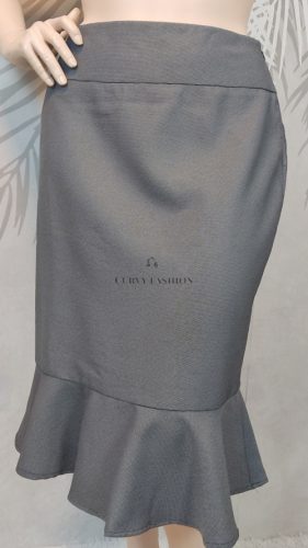 Szürke fodros aljú női szoknya 48-as méretben, klasszikus elegáns fazonban – Curvy Fashion kollekció.