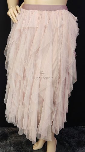 Halványrózsaszín fodros tüllszoknya 46/48-as méretben, rugalmas derékrésszel és romantikus eséssel – Curvy Fashion kollekció.