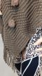 Barna kötött poncsó bojtokkal 44/46 – Curvy Fashion