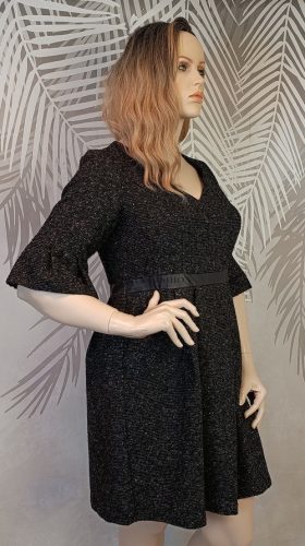 Fekete A-vonalú ruha V-kivágással 46 – Claire Richards – Curvy Fashion