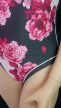 Fekete-fehér rózsamintás egyrészes fürdőruha strandkendővel – Curvy Fashion 46/48-as méret 